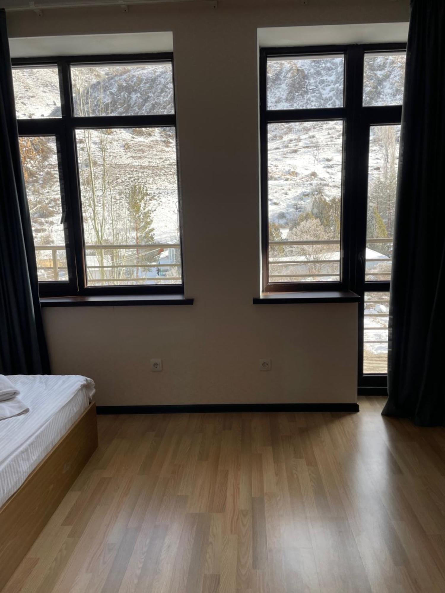 Issyk Ata Retreat Hotell Gorno-Serafimovka Eksteriør bilde